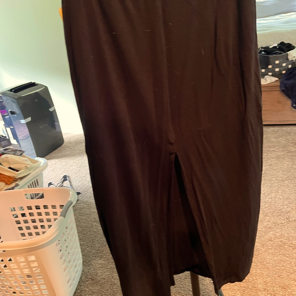 Wilfred midi skirt. Medium front slit.